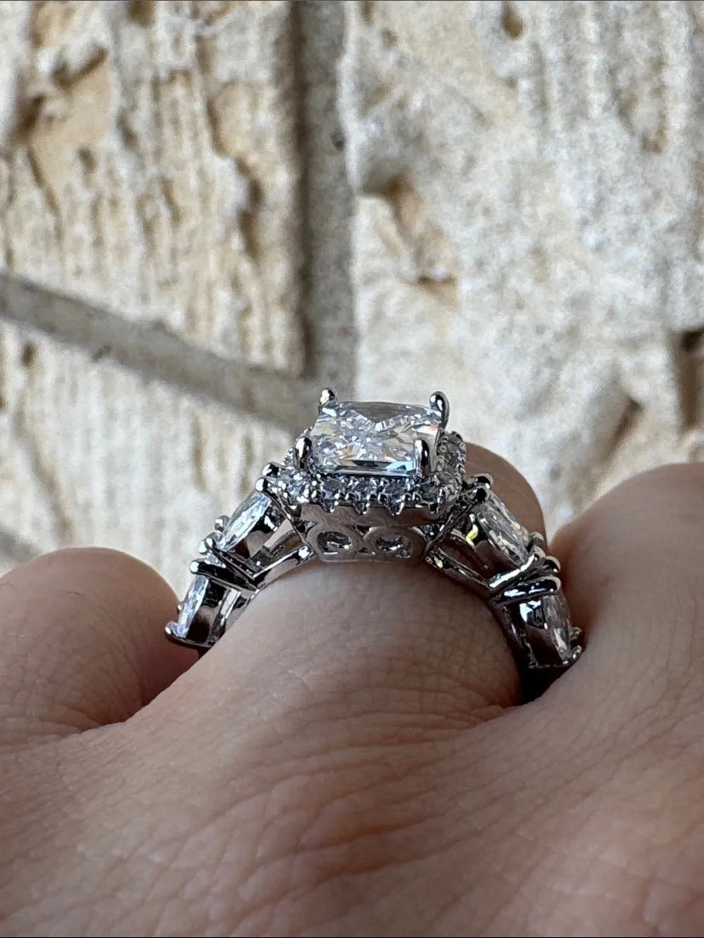 N/A silver cubic